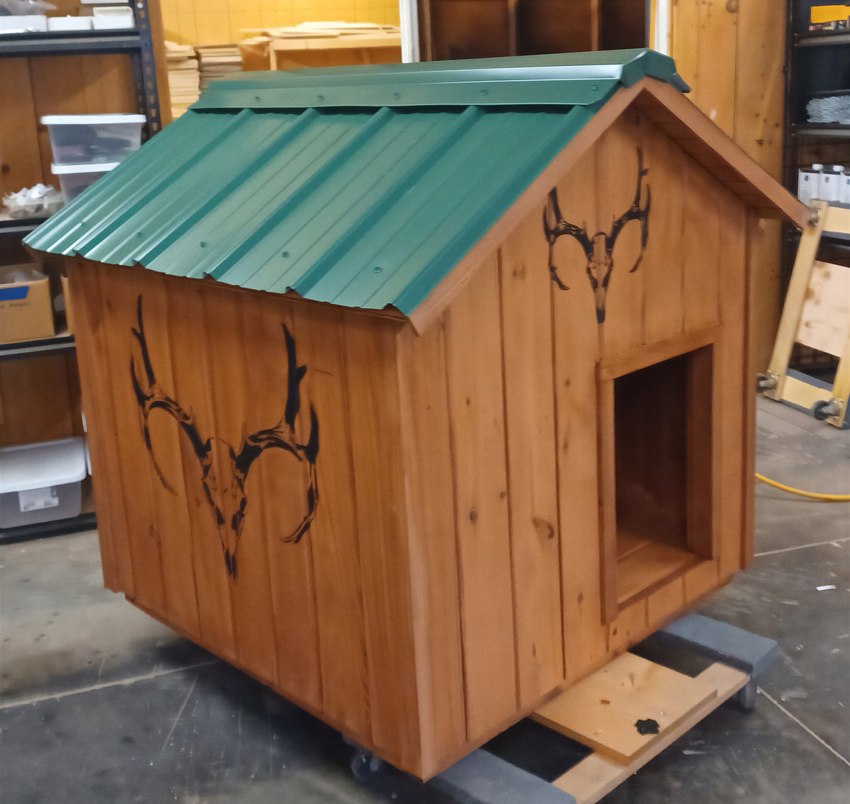 The XL Antler Ridge Dog Lodge